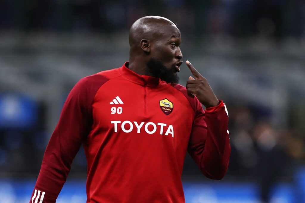 لوكاكو يجلب فوزاً عريضاً لنابولي