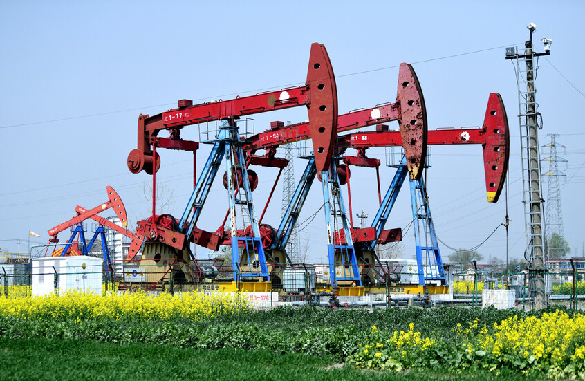 إثر خطط تتعلق بالعراق والدول المنتجة.. النفط يرتفع محققاً مكاسب جديدة