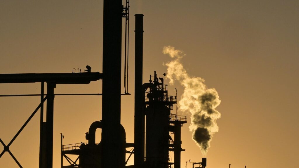 دولة عربية توقع أكبر صفقة نفط في تاريخها بـ”30 مليار دولار”