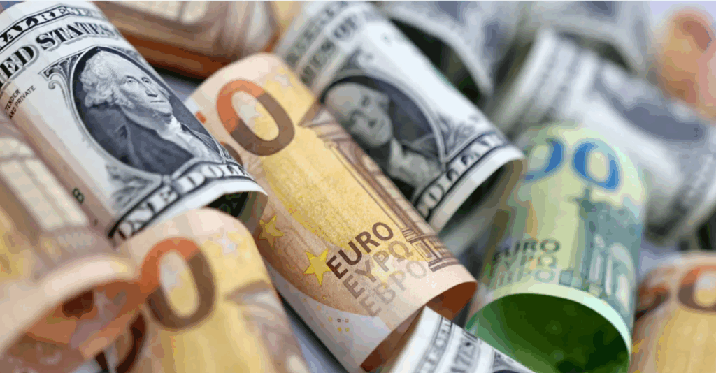 حرب العملات.. الدولار مهدد بـ”مخاطر الانهيار الجليدي”