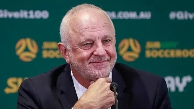 “مفاجآت وأسماء جديدة”.. أرنولد يكشف قائمة المنتخب الوطني اليوم