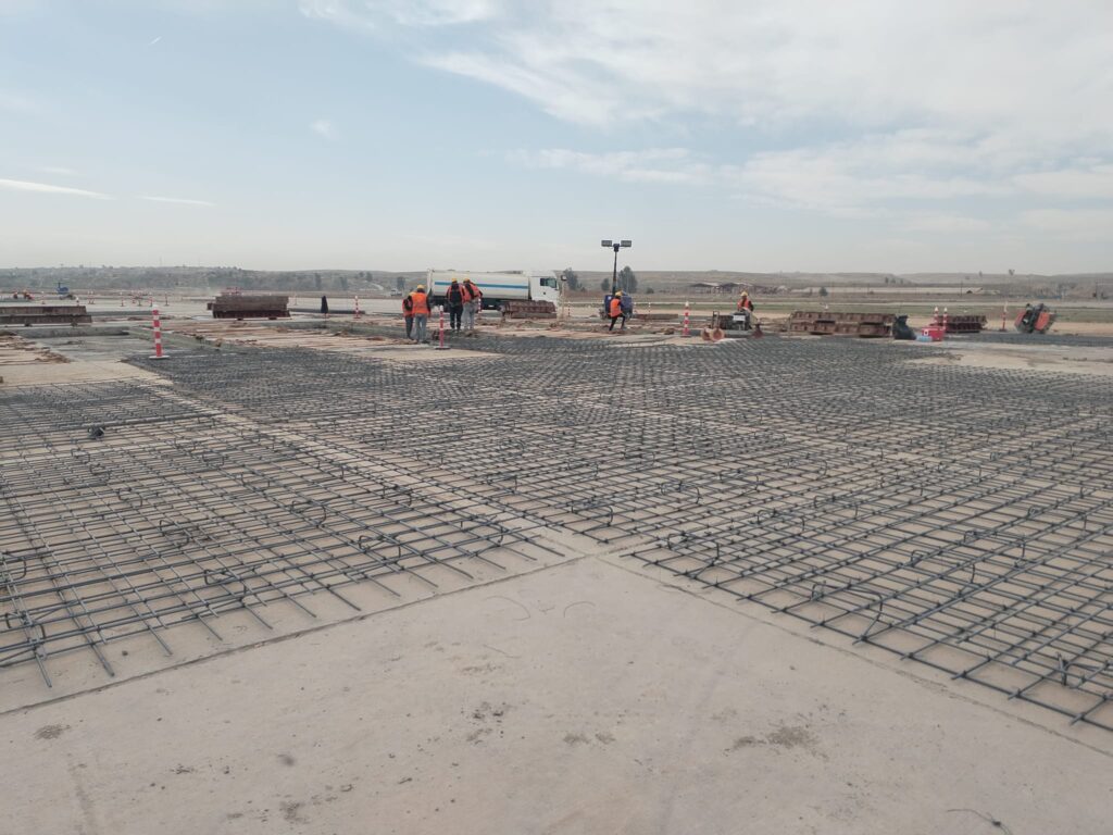 النقل تعلن إنجاز أكثر من 87% من مطار الموصل الدولي