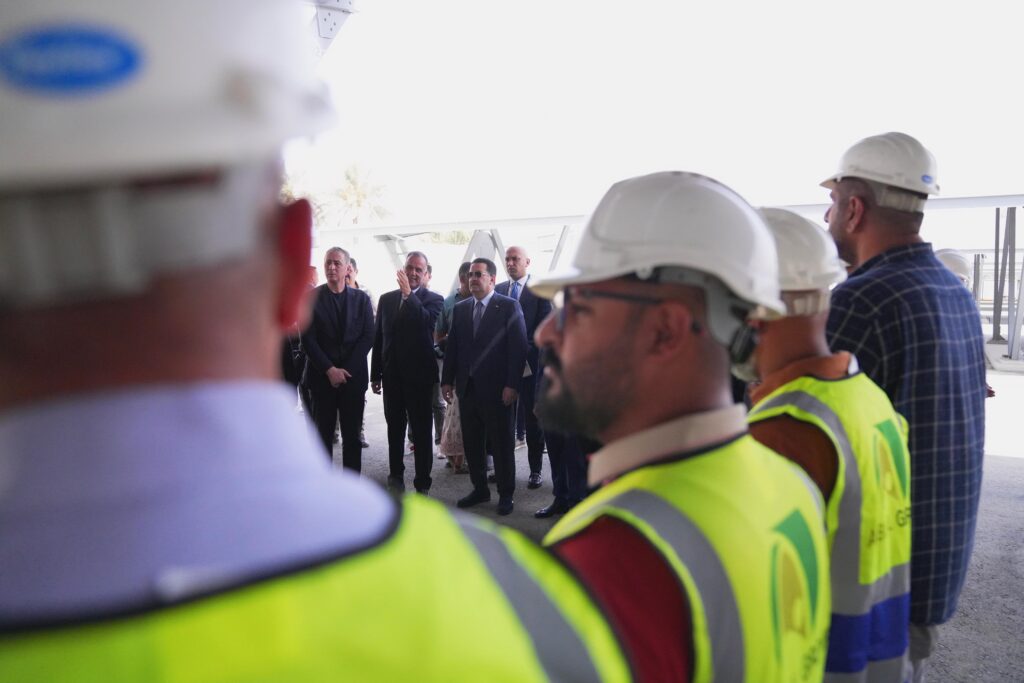 رئيس الوزراء يفتتح محطة الطاقة الشمسية الخاصة بالقصر الحكومي بسعة 2 ميغاواط