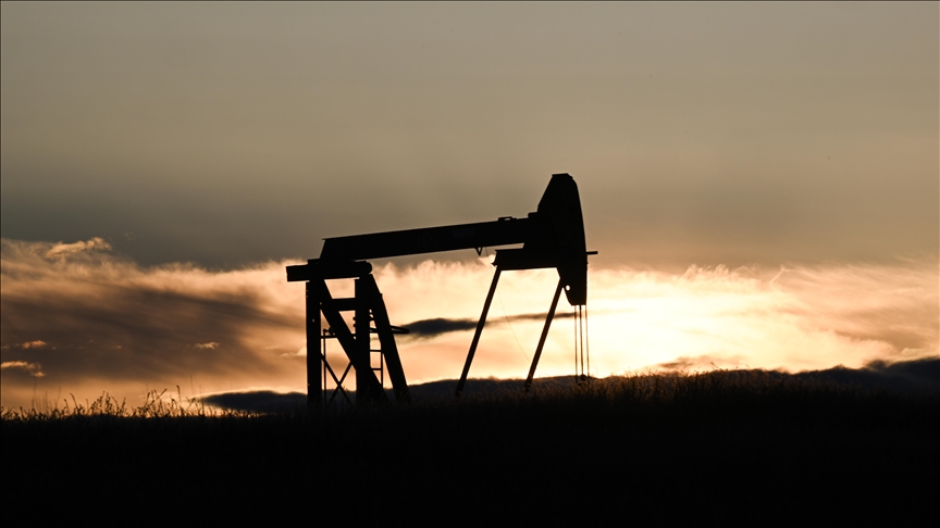 النفط يرتفع مدعوماً بتهدئة المخاوف من فرض رسوم جمركية جديدة والطلب على الوقود