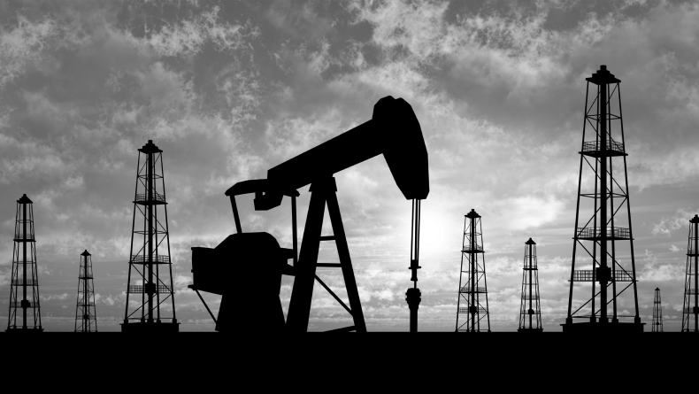 اسعار النفط تستقر بارتفاع نحو 2 بالمئة