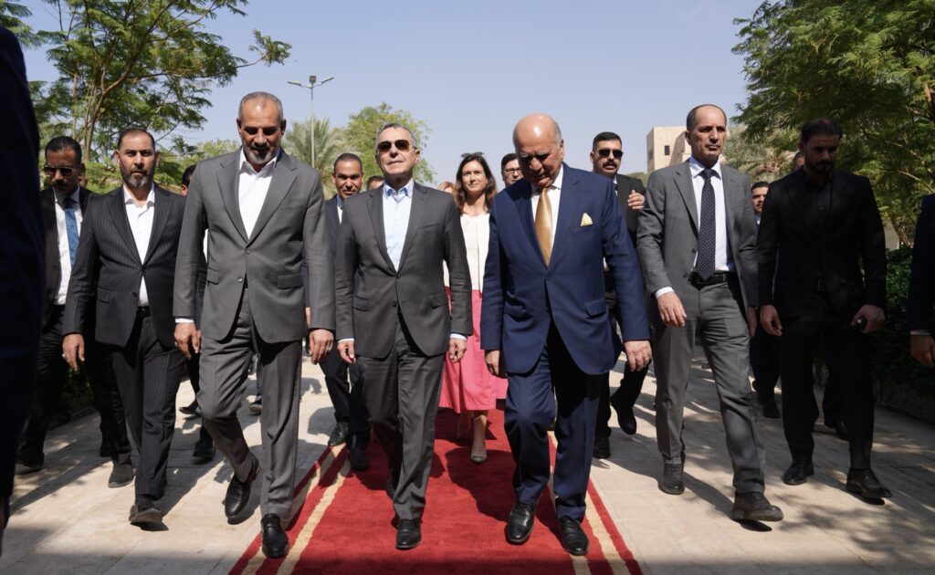 وزير الخارجية ونظيره السويسري يبحثان إمكانية عقد توأمةٍ بين إحدى المدنِ السويسريةِ وبابل